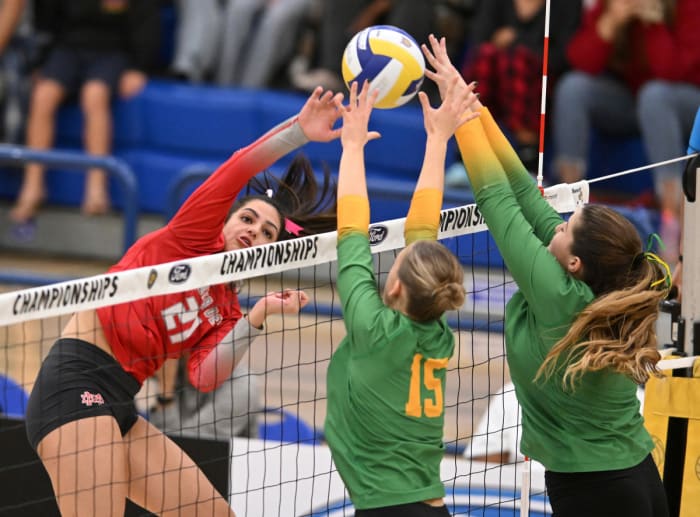 Mater Dei 3, Mira Costa 0 2023 girls vball SS D1 championship by Heston Quan 11-04-2023110420238 (2)